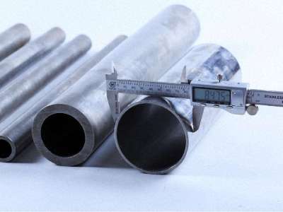 使用精密管有專(zhuān)家現(xiàn)場(chǎng)指導(dǎo)服務(wù)，施工無(wú)憂(yōu)！